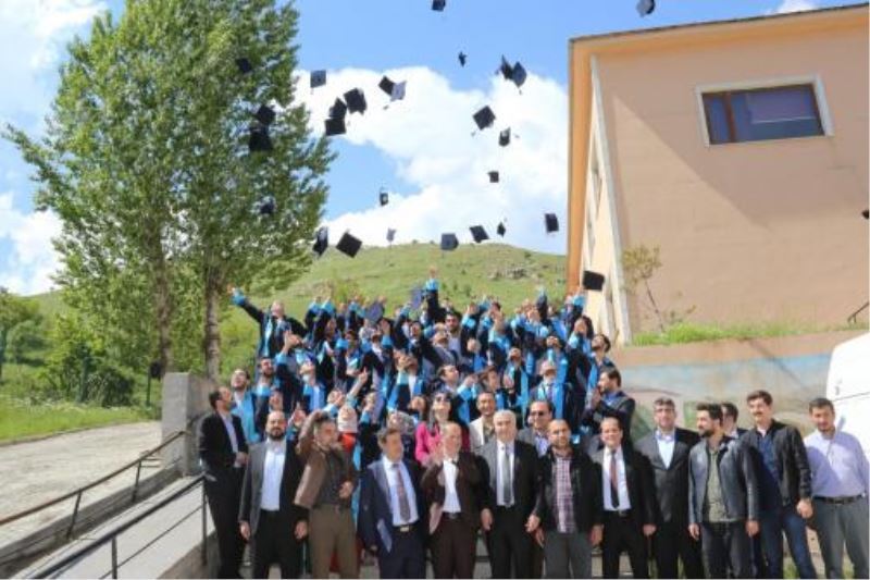 BEÜ Teknik Bilimler MYO’da mezuniyet sevinci