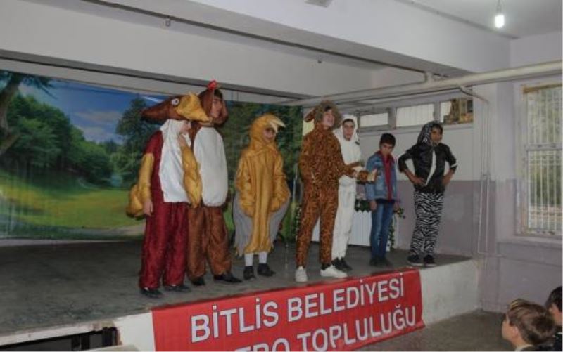 Bitlis Belediyesi’nden Çocuklara Tiyatro Ziyafeti
