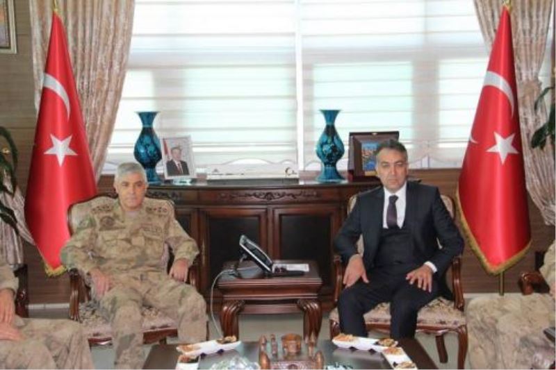 Jandarma Genel Komutanı Orgeneral Arif Çetin,Vali Oktay Çağatay’ı ziyaret etti.