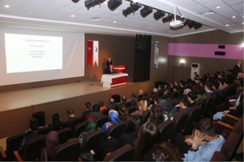 Tatvan Meslek Yüksekokulunda  ‘Türkiye’nin Darbeler Tarihi’ konulu konferans düzenlendi