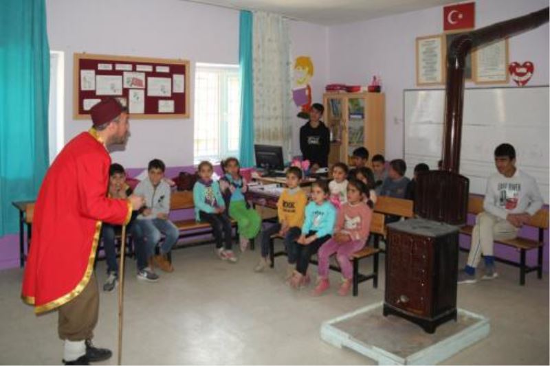Bitlis Belediyesi, köy çocuklarını tiyatroyla buluşturdu