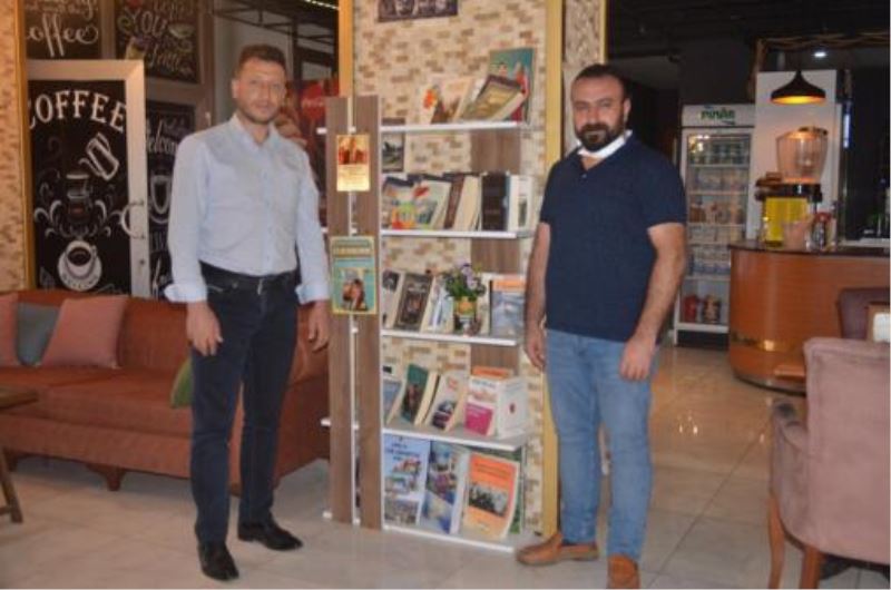 Düşünce Akademisi Tarafından Bitlis’teki Cafelere Kitap Köşesi Yapıldı