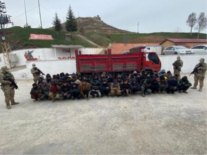Tatvan’da 110 göçmen yakalandı