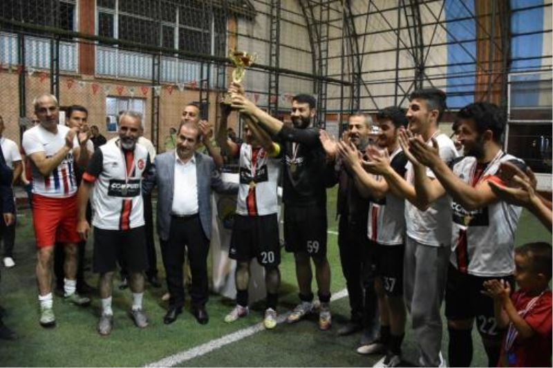 Tatvan Doğu Anadolu Fuarı Futbol Turnuvasında kupalar sahiplerini buldu