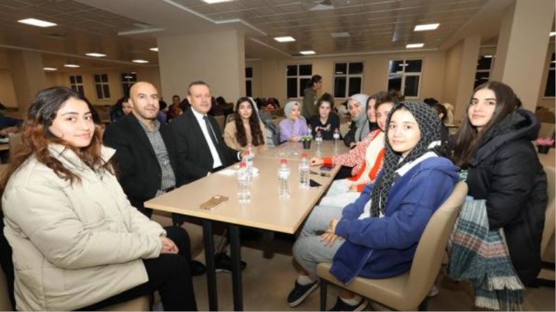 BEÜ Rektörü Elmastaş, Öğrenci Yurdunu Ziyaret Etti