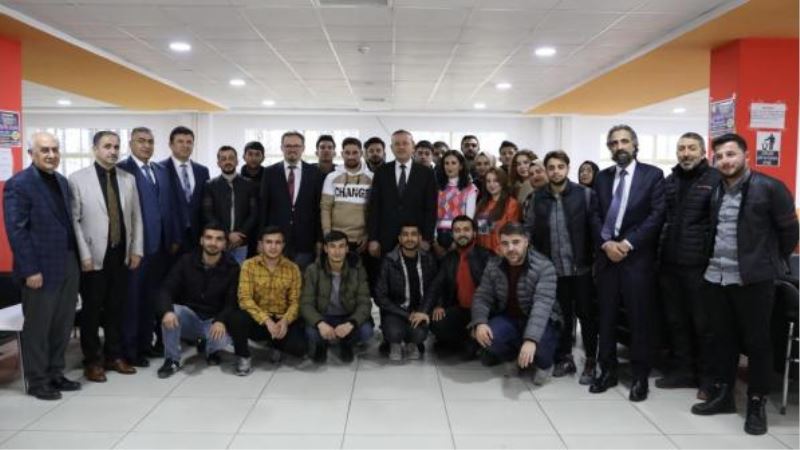 Rektör Elmastaş, Tatvan Meslek Yüksekokulu’nu Ziyaret Etti