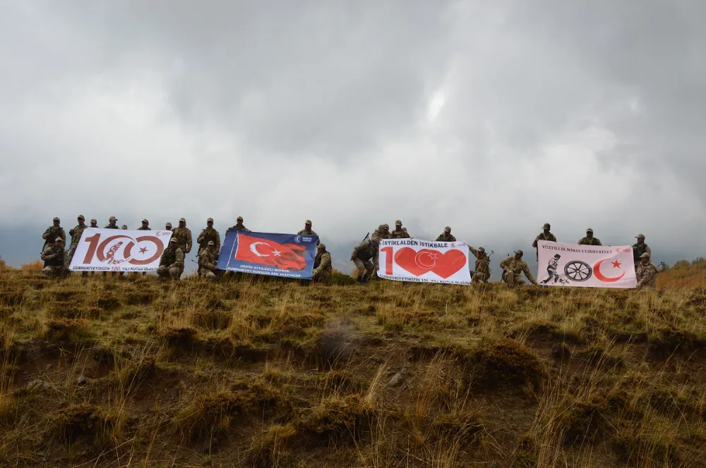 Cumhuriyet’in 100. Yılını  Nemrut Zirvesinde Kutladılar