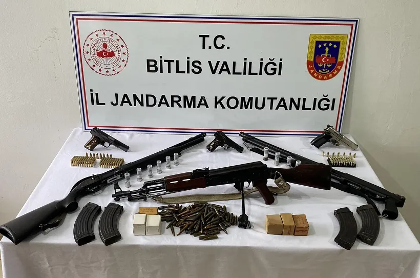  Tatvan’da Çeşitli Silahlar Ele Geçirildi