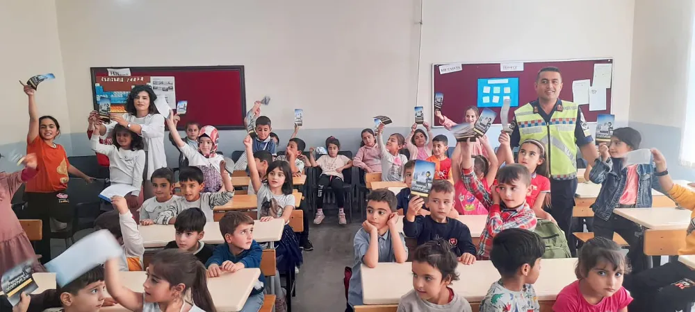Jandarma Ekiplerinden Öğrencilere Trafik Güvenliği Eğitimi