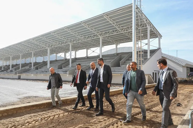 Başkan Tanğlay Stadyum ve Kapalı Spor  Salonu Çalışmalarını Yerinde İnceledi