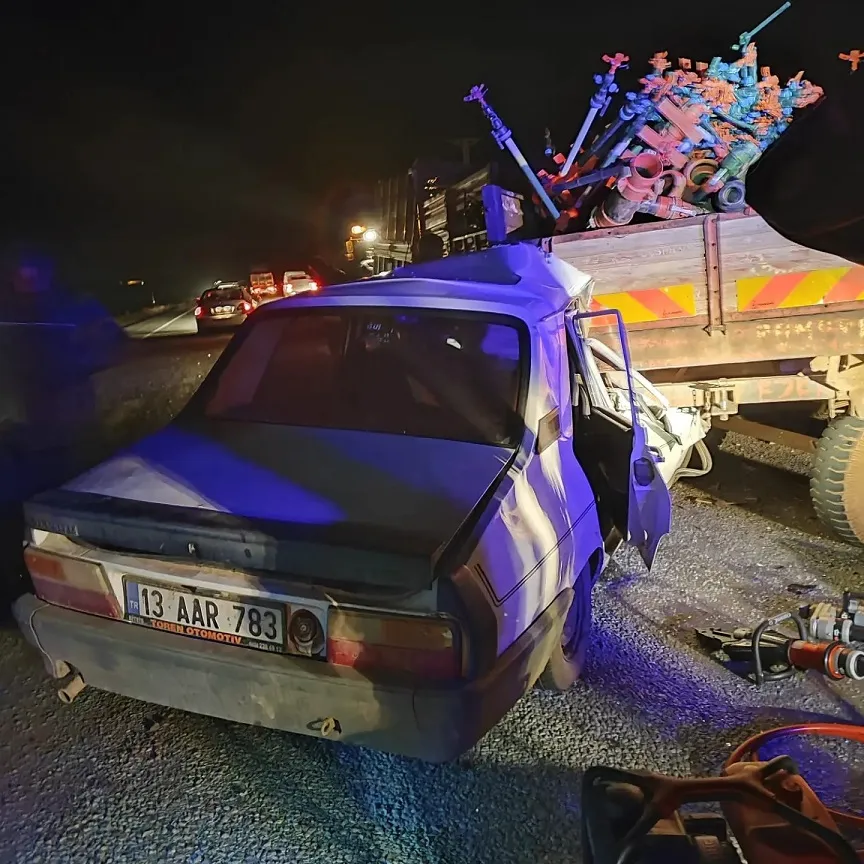 Ahlat’ta Trafik Kazası: 1 Ölü, 1 Yaralı