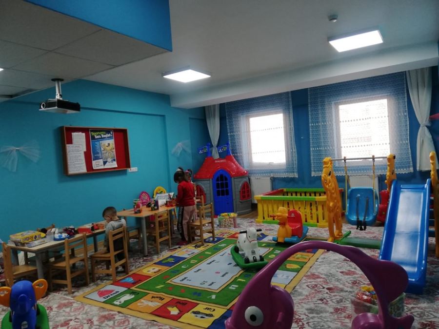 BİTLİS’TEKİ DEPREMZEDE ÇOCUKLAR İÇİN KREŞ KURULDU