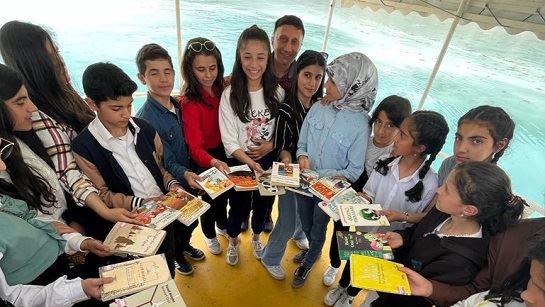 Adilcevazlı Öğrencilerden ‘Teknede Kitap Okuyoruz’ Etkinliği