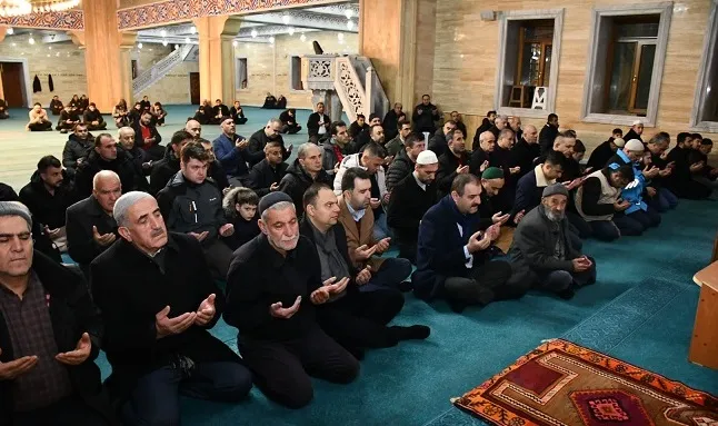 Tatvan’da Şehitler İçin  Sabah Namazında Dua Edildi