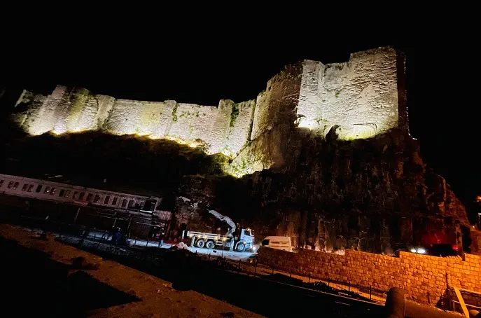 Bitlis Kalesi  Işıklandırılıyor