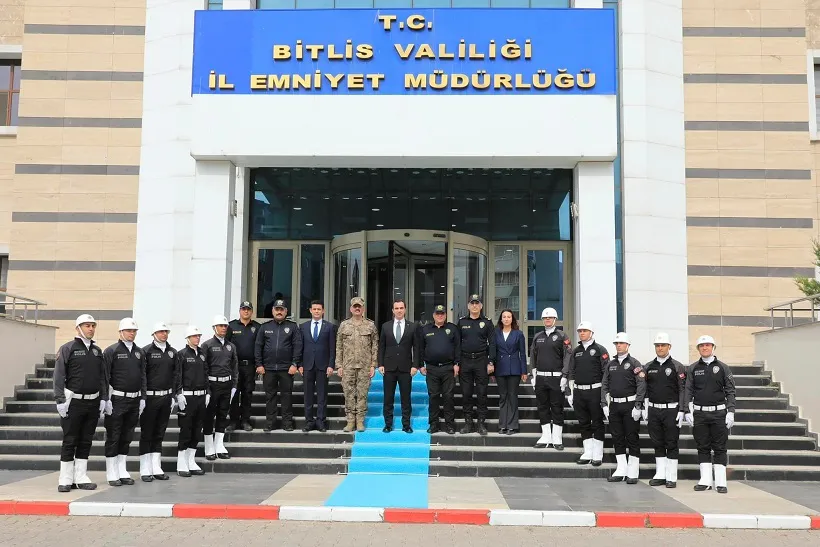 Vali Karakaya, Bitlis İl Emniyet Müdürlüğü  ve İl Jandarma Komutanlığı’nı Ziyaret Etti