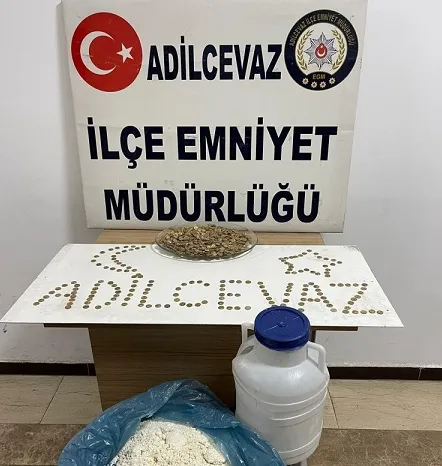 Adilcevaz’da 900 adet  altın sikke ele geçirildi