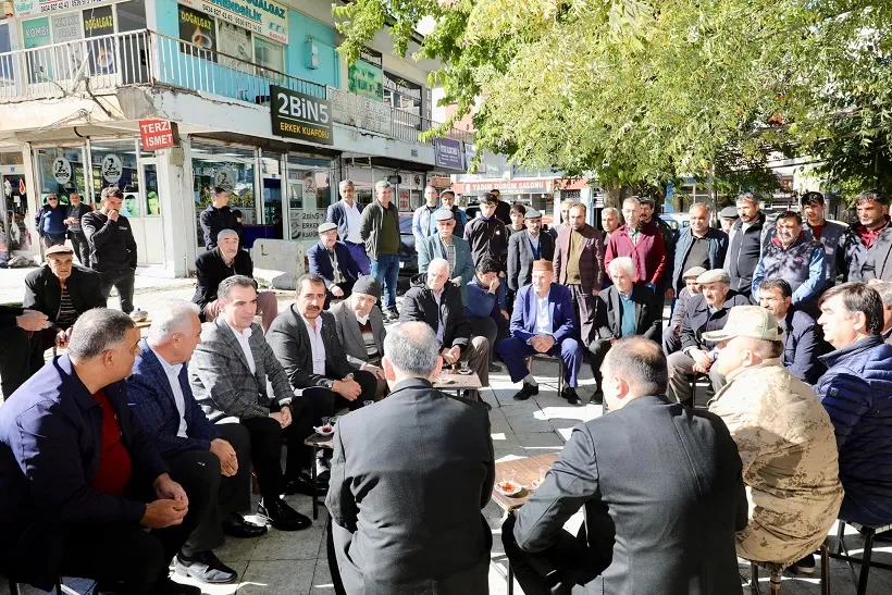 Vali Karakaya Tatvan’da Vatandaşların Çay Davetini Geri Çevirmedi