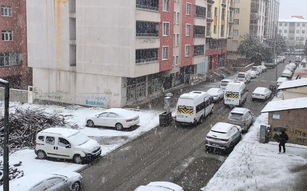 TATVANLILAR YENİ GÜNE KARLA UYANDI