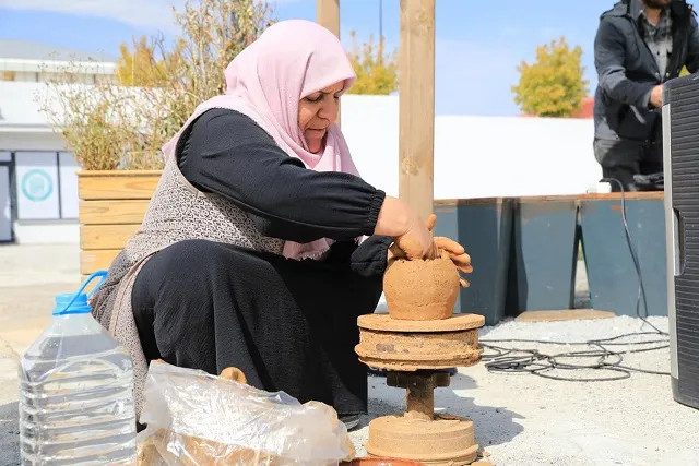  Kadın Girişimcilerden Çanak-Çömlek Sergisi  ve Toprak Ana Yemekleri Etkinliği 