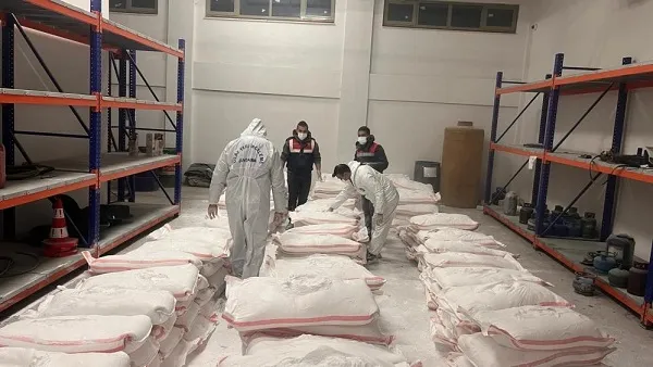 Bebek pudrasıyla karıştırılmış 250 kilo  uyuşturucu madde ele geçirildi