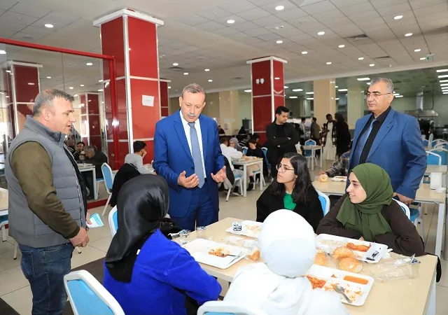 BEÜ Rektörü Elmastaş,  Öğrencilerle Bir Araya Geldi