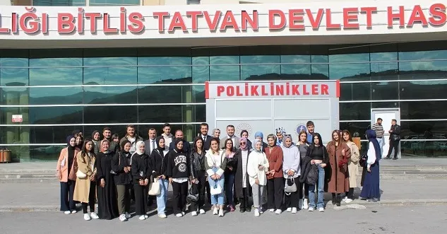 Öğrencilerden Tatvan Devlet Hastanesi