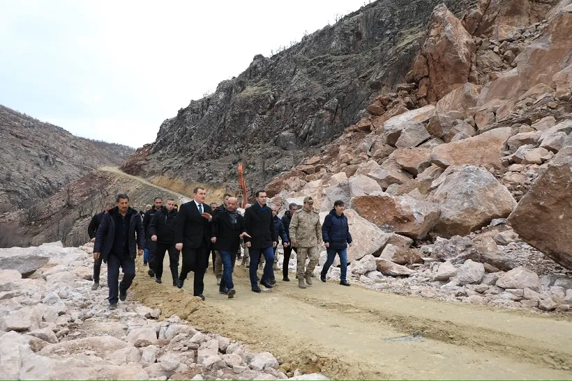 Vali Karakaya, Mutki’de Güvenlik Yolu Yapım Çalışmalarını İnceledi