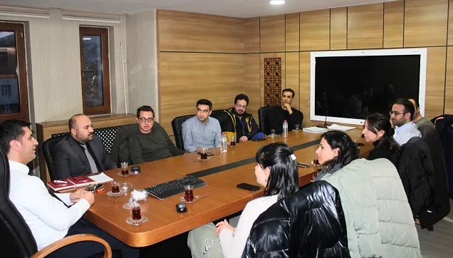 Müdür Güzeltaş, KBB ve Göz  Doktorlarıyla Bir Araya Geldi