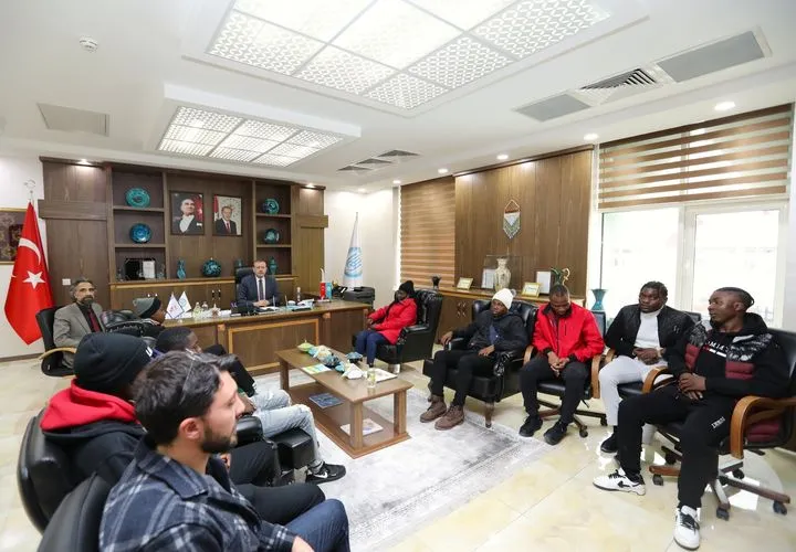 BEÜ’de Öğrenim Gören Uluslararası  Öğrencilerden Rektör Elmastaş