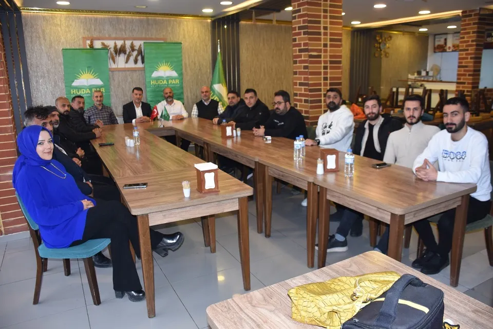 HÜDA PAR Tatvan Belediye Başkan Adayı Nurullah Kartal Gazeteciler ile Bir Araya Geldi