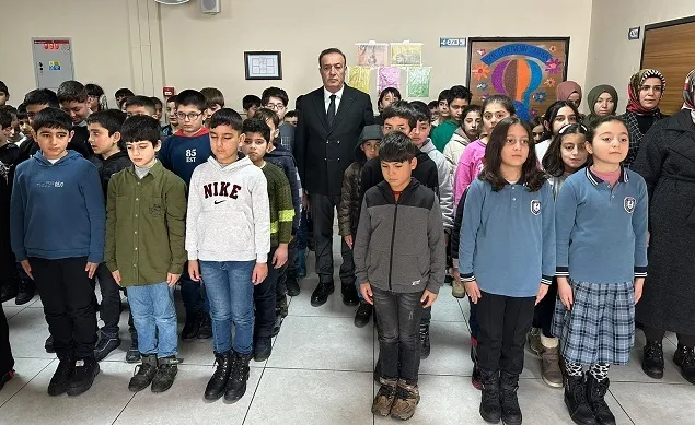 Deprem Felaketinin Birinci Yılında  Okullarda Saygı Duruşu Yapıldı