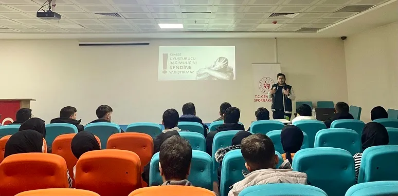 Tatvan’da Gençlere Uyuşturucu  İle Mücadele Eğitimi Verildi