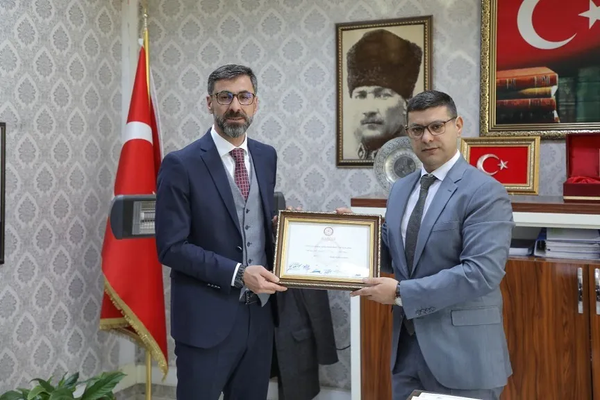 Bitlis Belediye Başkanı Tanğlay, Mazbatasını Aldı