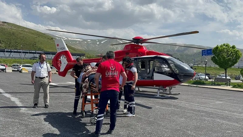 Ambulans Helikopter Arıların Soktuğu  Vatandaş İçin Havalandı