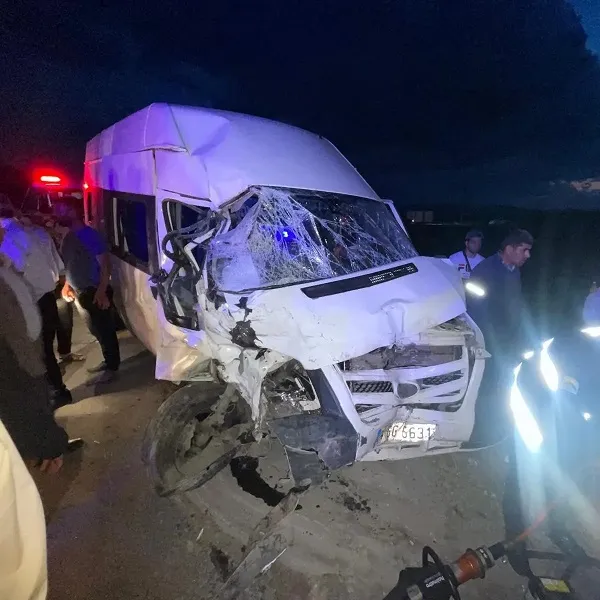 Tatvan’da Trafik Kazası :  1’İ AĞIR, 6 YARALI