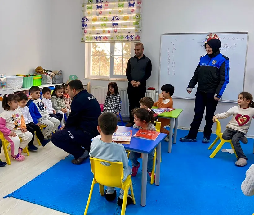 Tatvan’da Öğrencilere Polislik Mesleği Tanıtımları Devam Ediyor