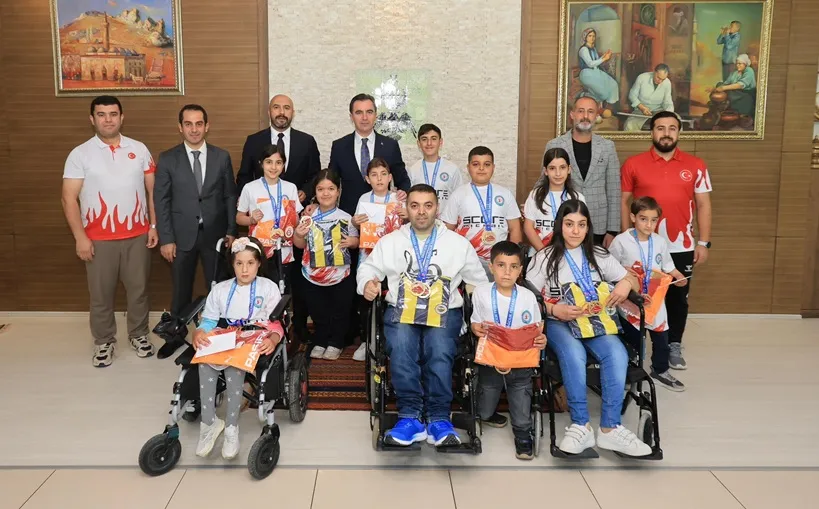 Bitlisli Özel Sporculardan Vali Karakaya’ya Ziyaret