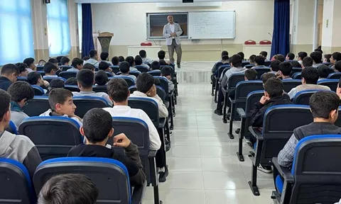 Tatvan’da Gençlere “İbadet Bilinci” Analtıldı