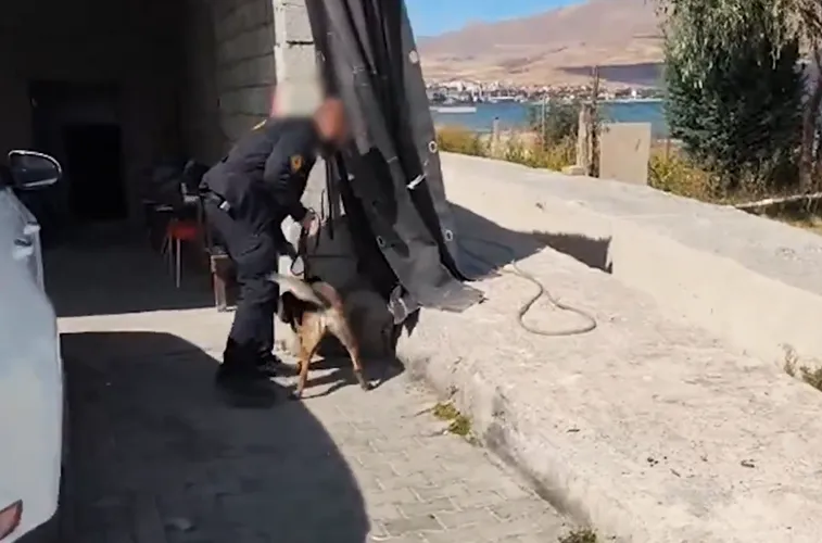 Tatvan’da Yolcu Otobüsünde  Uyuşturucu Ele Geçirildi