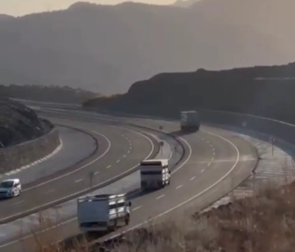 BİTLİS BAYKAN YOLU ULAŞIMA AÇILDI