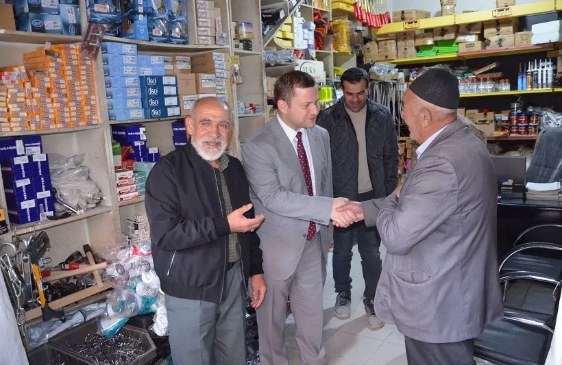 Tatvan Kaymakamı Demirer’den  Yeni Çarşı Esnafına Ziyaret