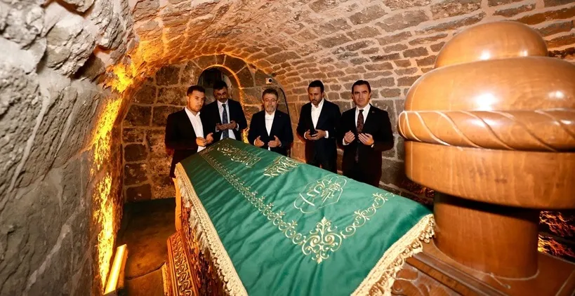 Tarım ve Orman Bakanı Yumaklı Bitlis’te  Tarihî ve Kültürel Ziyaretlerde Bulundu