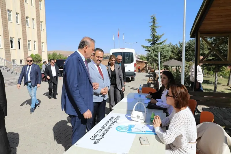 Rektör  Elmastaş, Ahlat ve Adilcevaz’da  Oryantasyon Etkinliklerine Katıldı