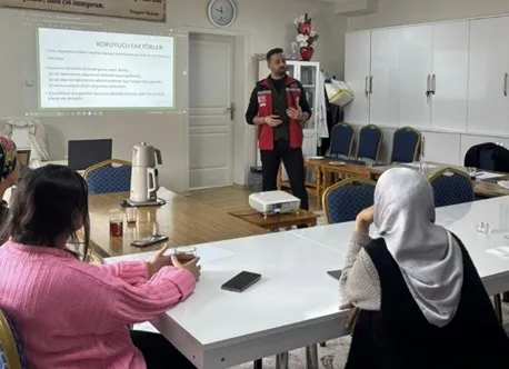 Mutki ADEM’de Çocuk Yetiştirme Eğitimi Düzenlendi