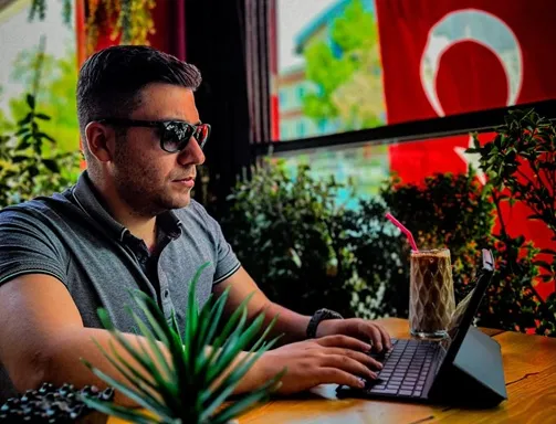 Bitlisli Yazar Haktan Üveys Yıldırım’dan  Mitolojik Dram: “Altın Kanlı Kral”