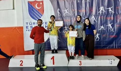 Bitlisli Eskrimciler Sivas’tan Madalyalarla Döndü