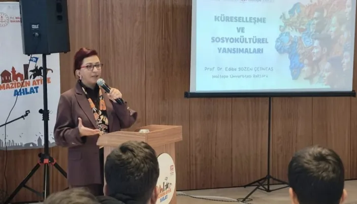 Gençler Ahlat’ta Prof. Dr. Edibe Sözen Çetintaş ile Bir Araya Geldi