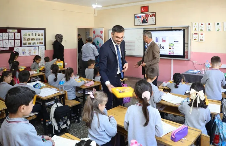 Başkan Tanğlay’dan Minik  Öğrencilere Anlamlı Ziyaret