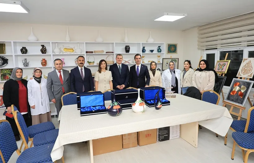 Vali Karakaya’dan Mutki’de  ADEM ve Şehit Ailesine Ziyaret